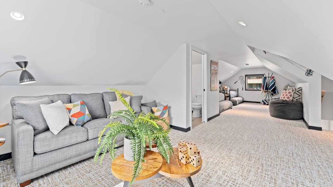 Photo of Livingroom in Wapato Point