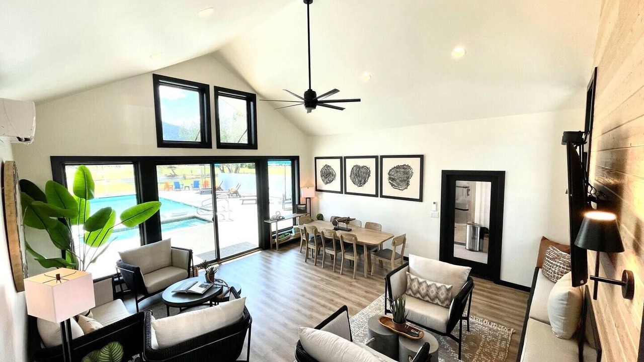 Photo of Livingroom in Wapato Point