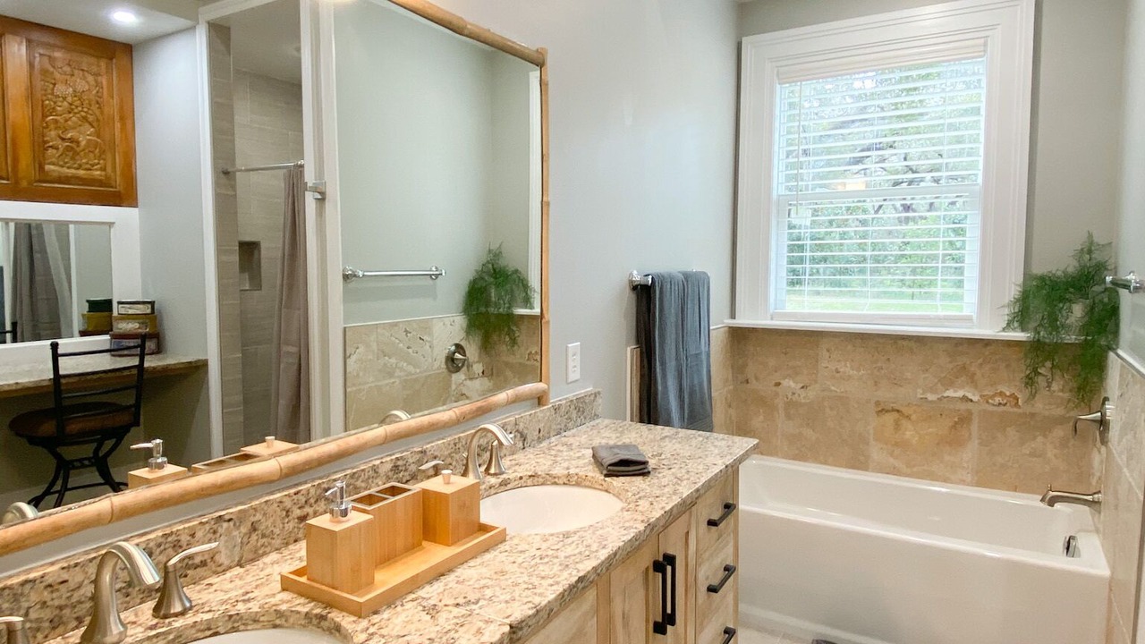 Photo of Bathroom in Glenwood