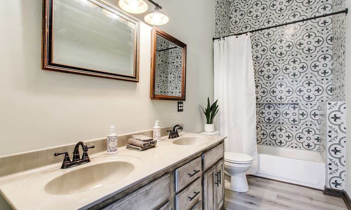 Photo of Bathroom in Smoketown Jackson