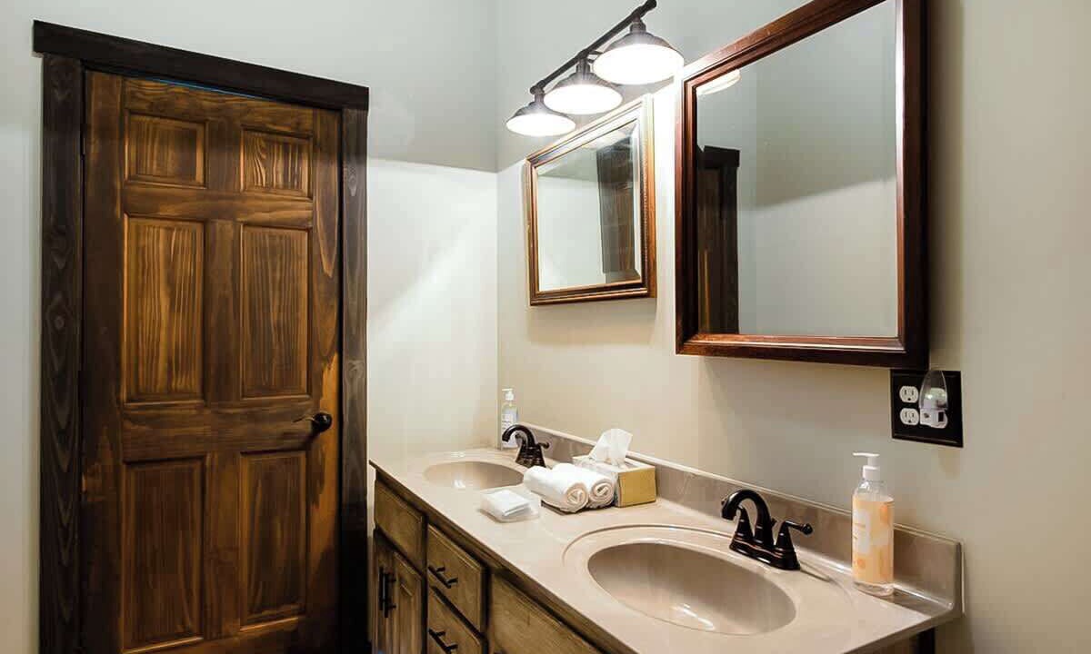 Photo of Bathroom in Smoketown Jackson