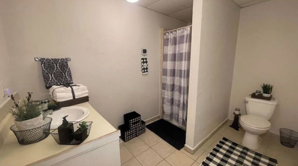 Photo of Bathroom in Colbert