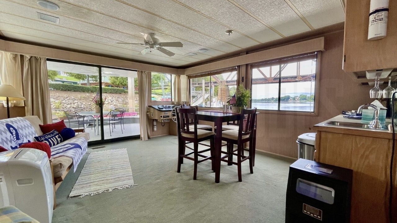 Photo of Livingroom in Downtown