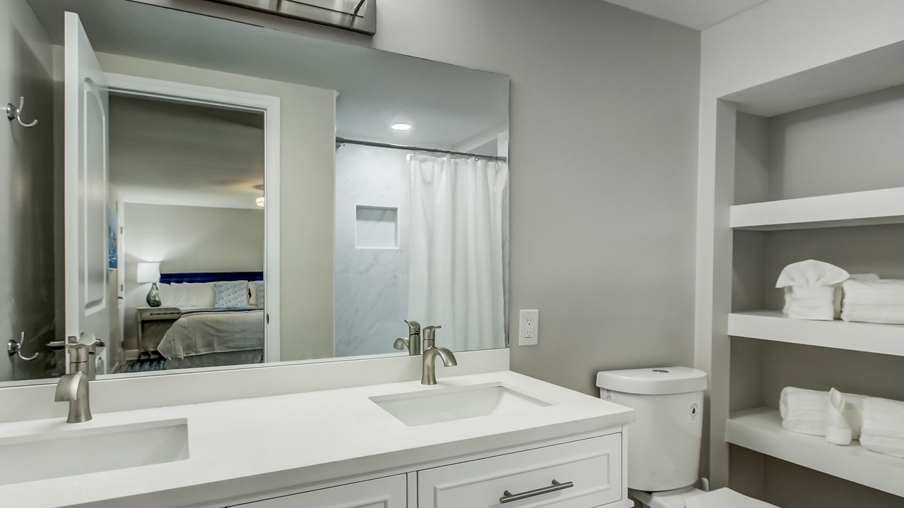 Photo of Bathroom in Savannah Beach