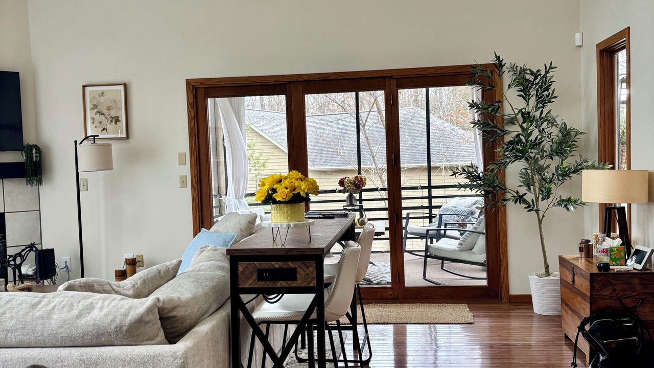 Photo of Livingroom in The Galena Territory