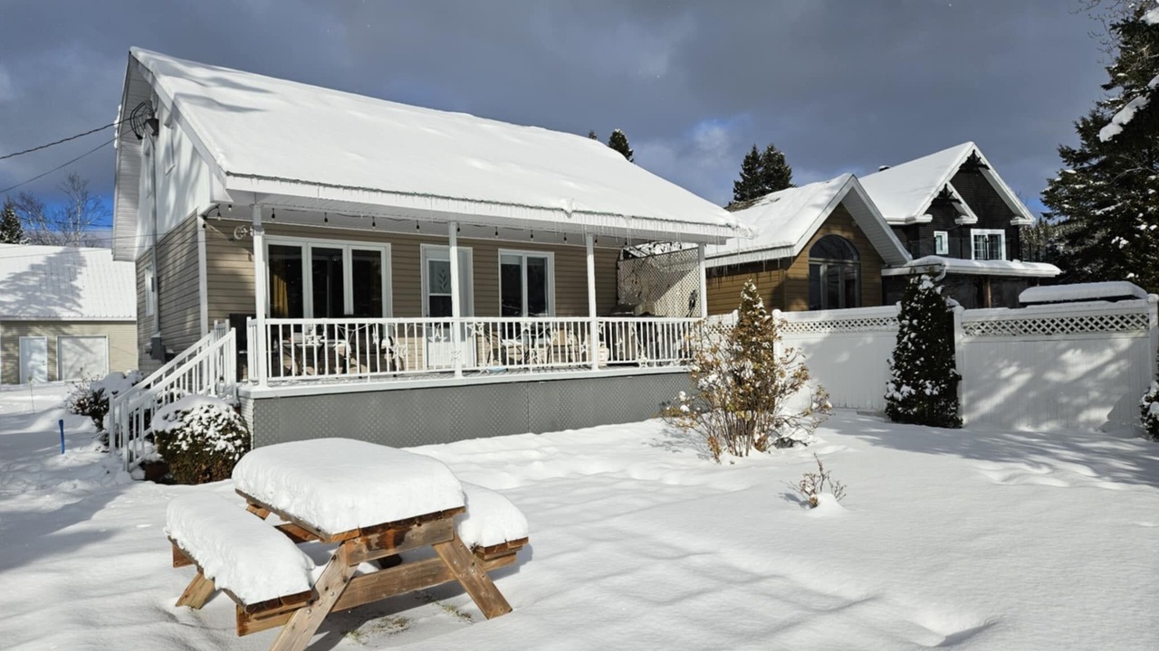 Photo of Outdoor in Adstock