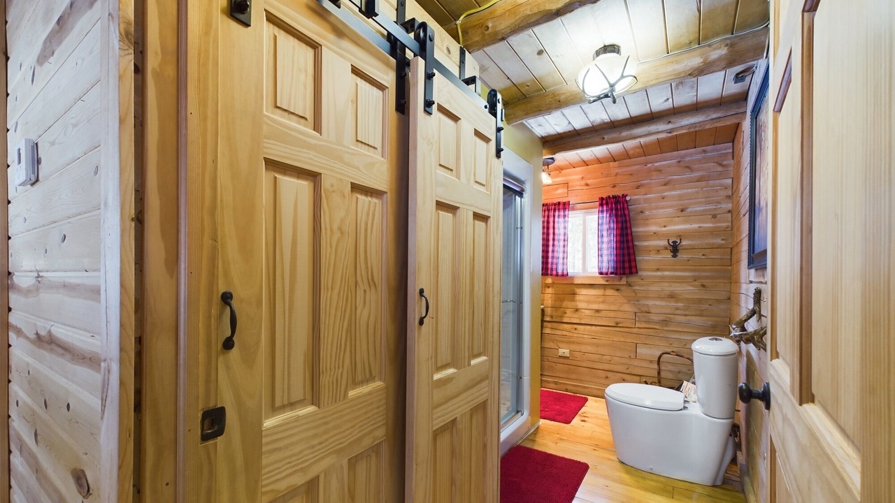 Photo of Bathroom in Munising