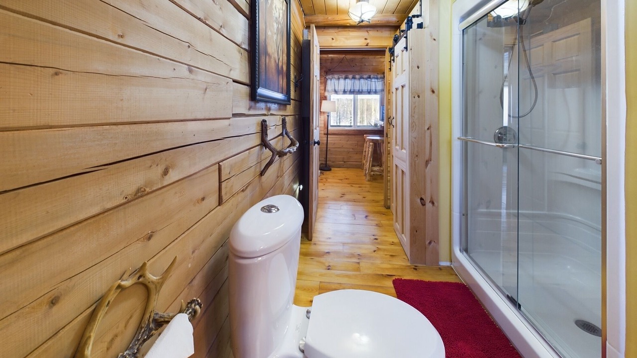 Photo of Bathroom in Munising