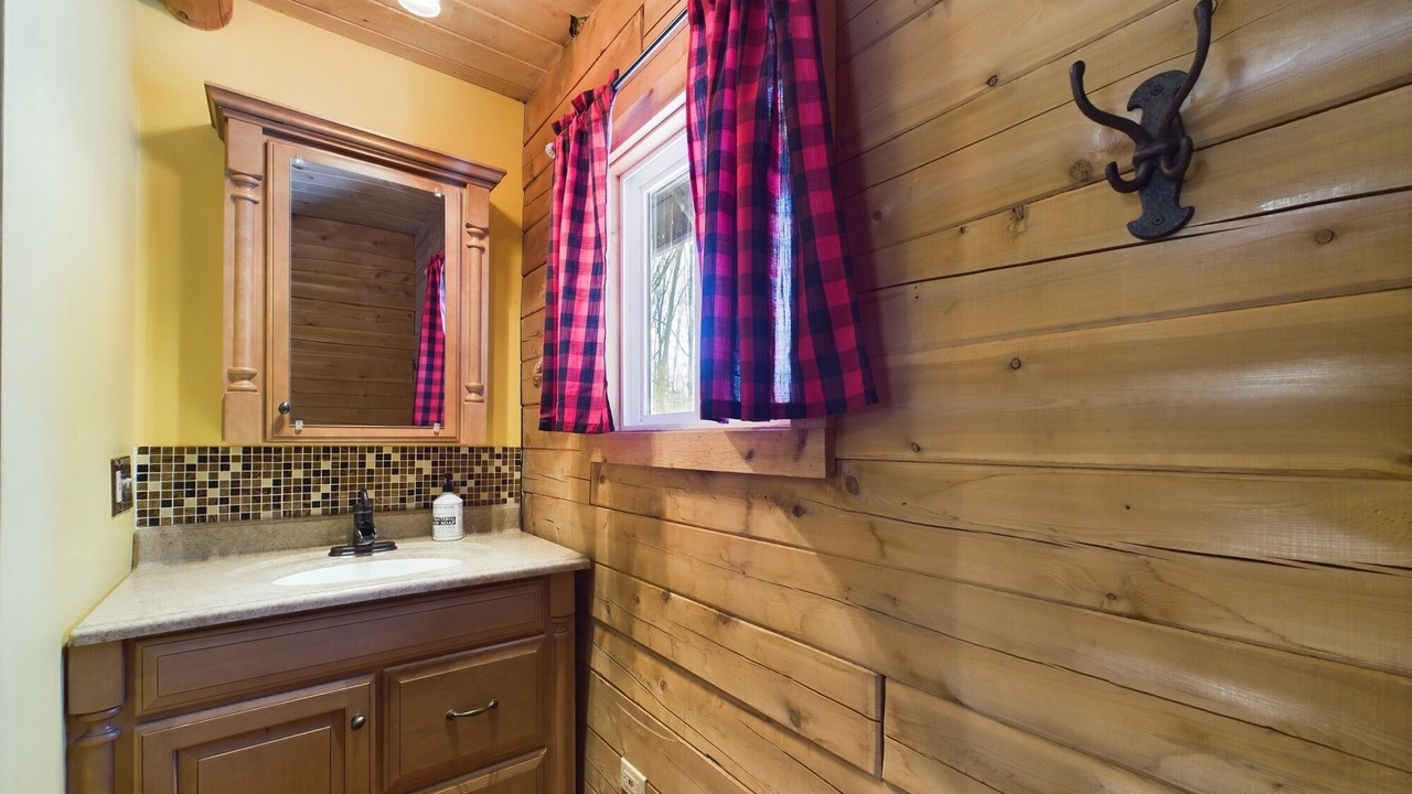 Photo of Bathroom in Munising