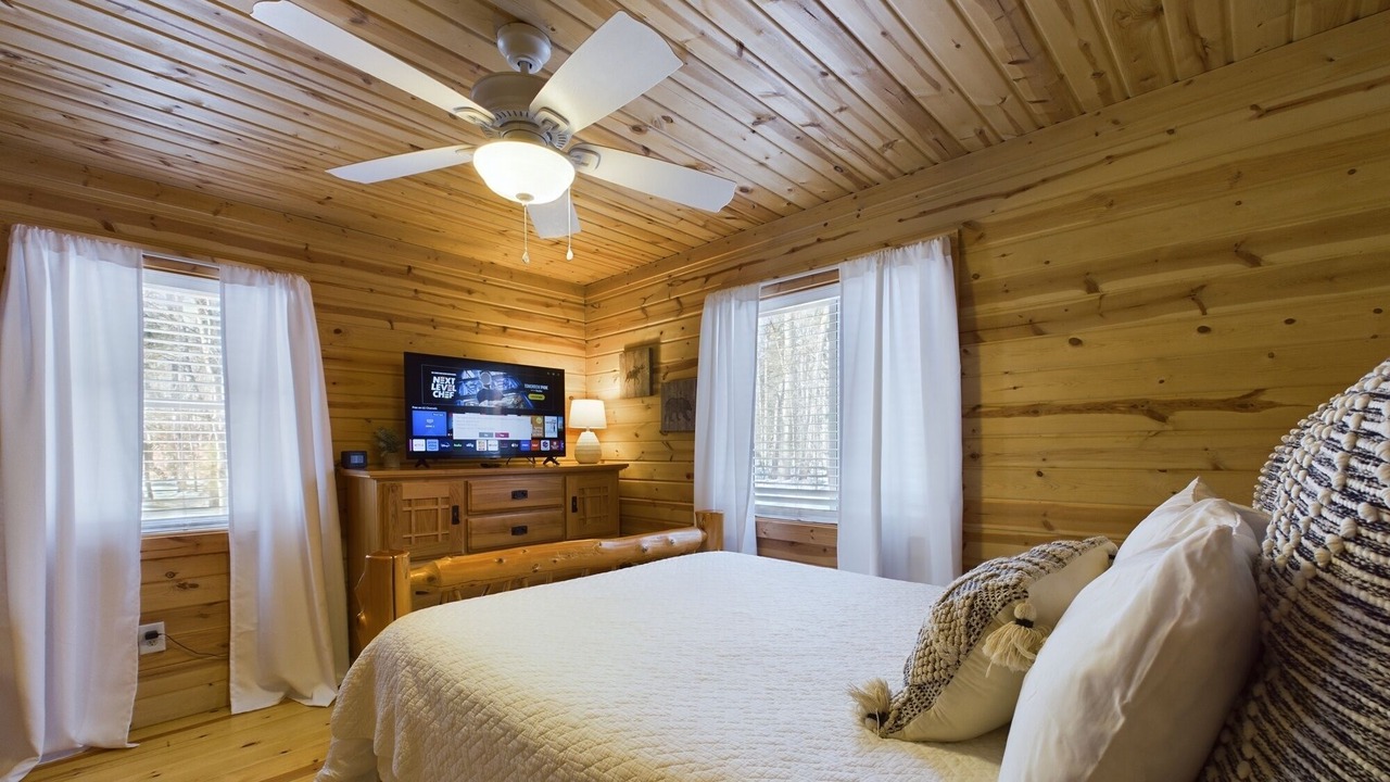 Photo of Bedroom in Munising