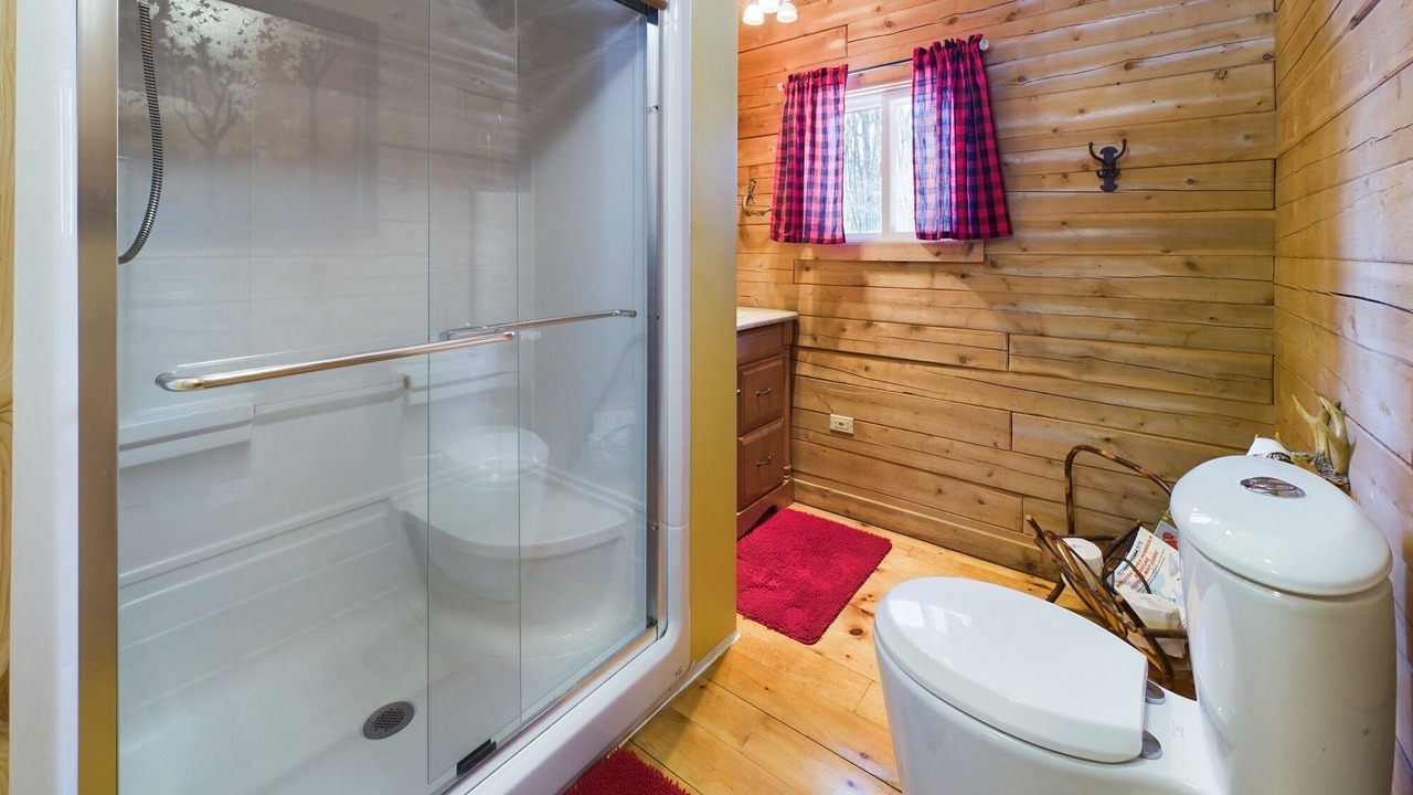 Photo of Bathroom in Munising