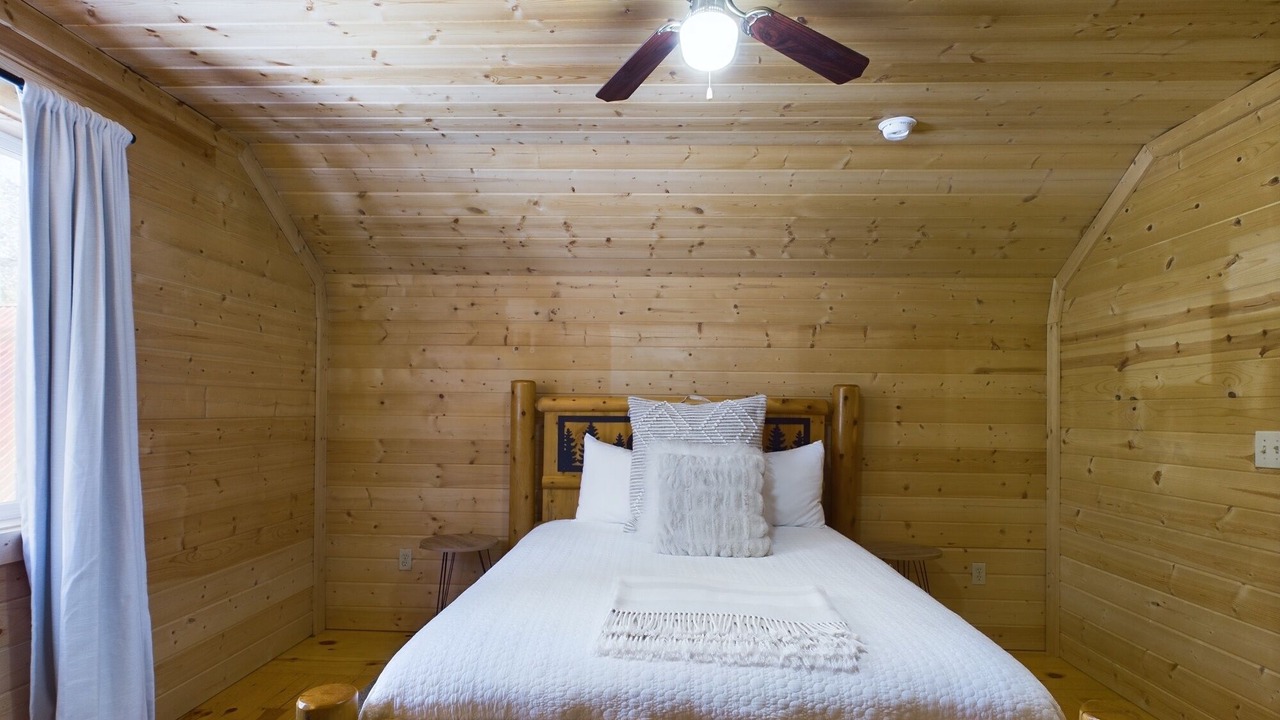 Photo of Bedroom in Munising