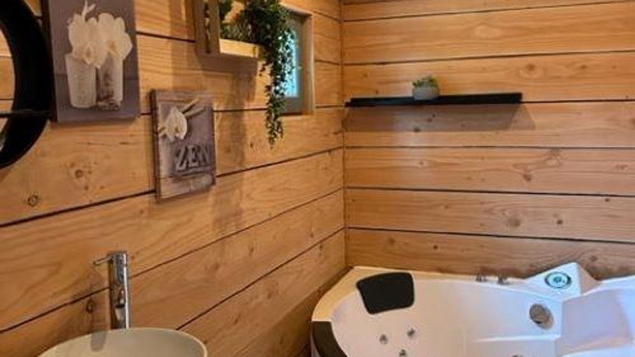 Photo of Bathroom in La Chapelle-sur-Loire