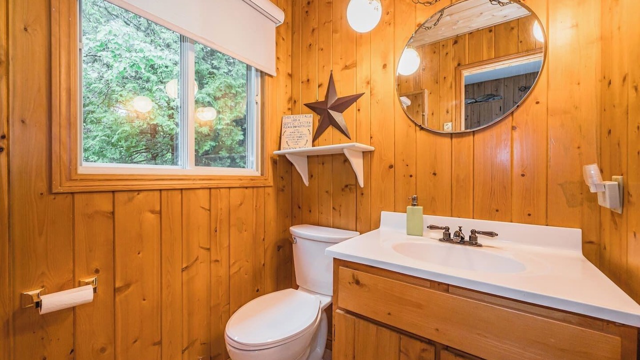 Photo of Bathroom in Tobermory