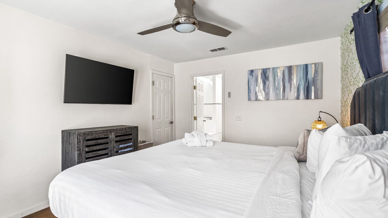 Photo of Bedroom in Crescent Beach