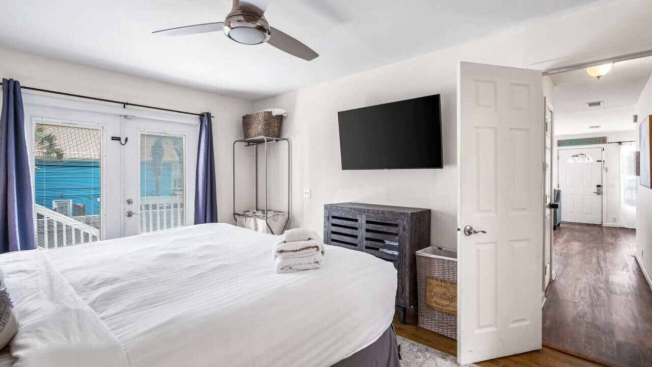 Photo of Bedroom in Crescent Beach