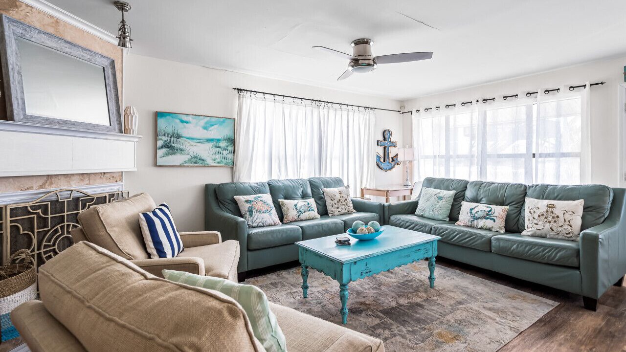 Photo of Livingroom in Crescent Beach