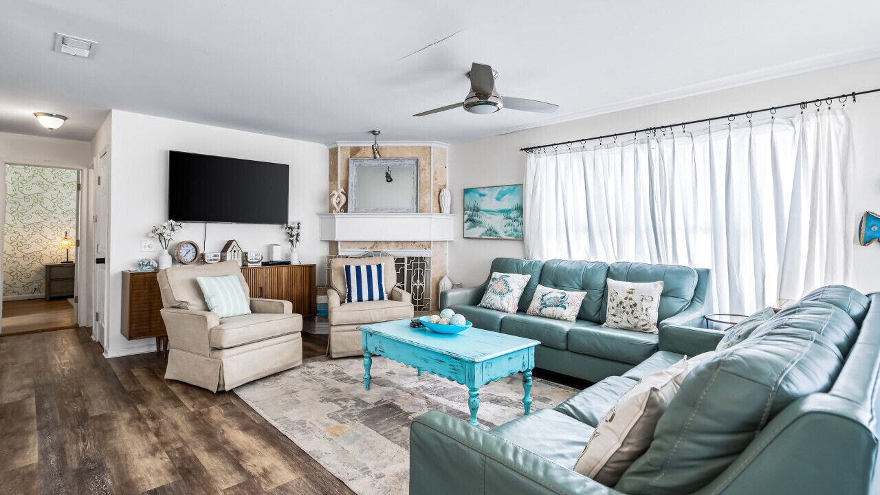 Photo of Livingroom in Crescent Beach