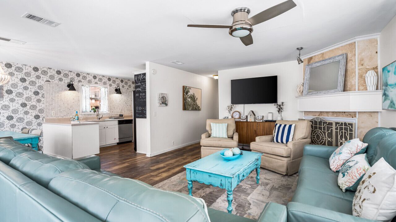 Photo of Livingroom in Crescent Beach