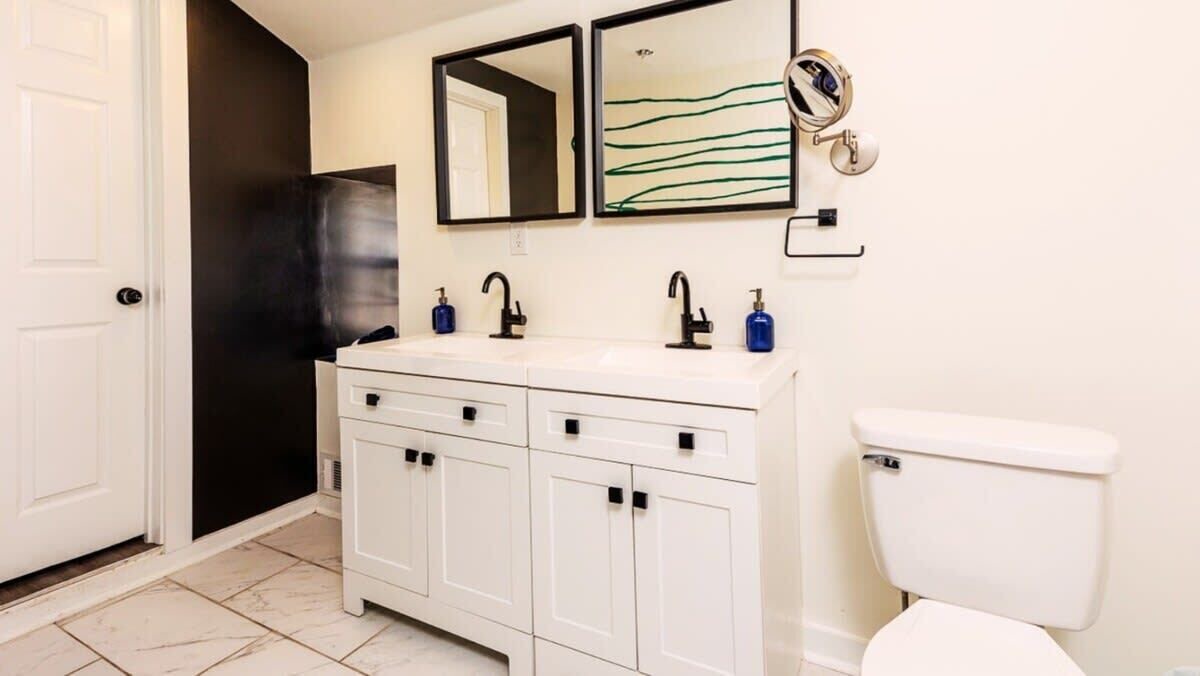 Photo of Bathroom in Cooper-Young Historic District