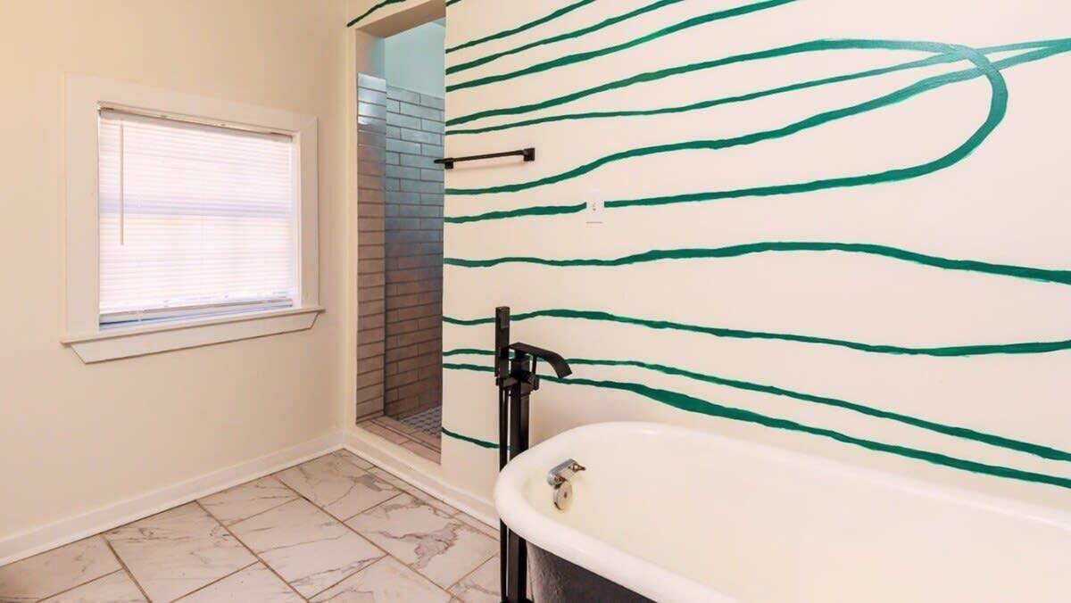 Photo of Bathroom in Cooper-Young Historic District