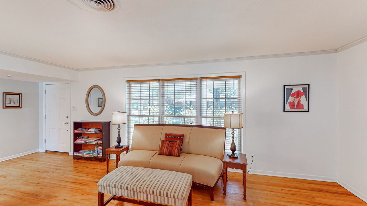 Photo of Livingroom in Westbury
