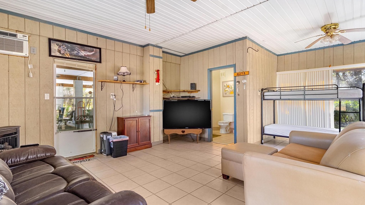 Photo of Livingroom in Branford