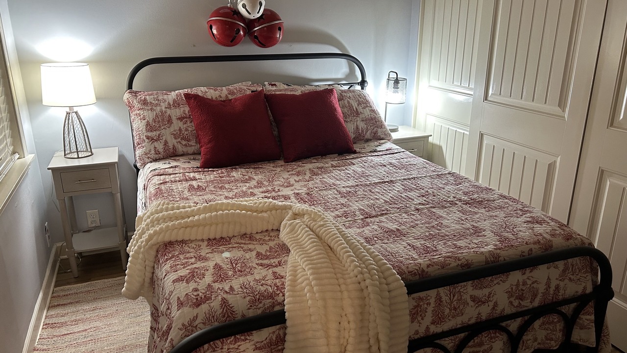 Photo of Bedroom in Clinton