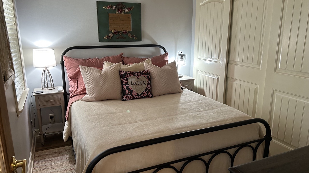 Photo of Bedroom in Clinton