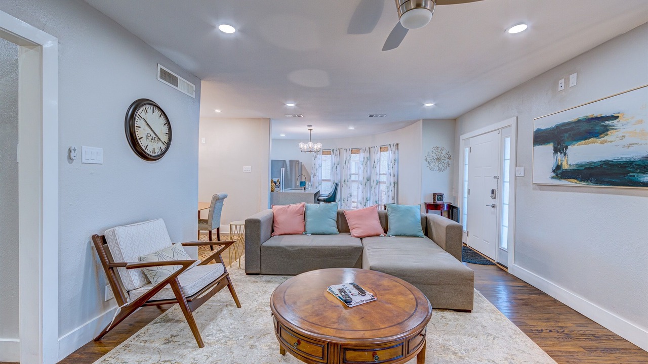 Photo of Livingroom in Old East Dallas