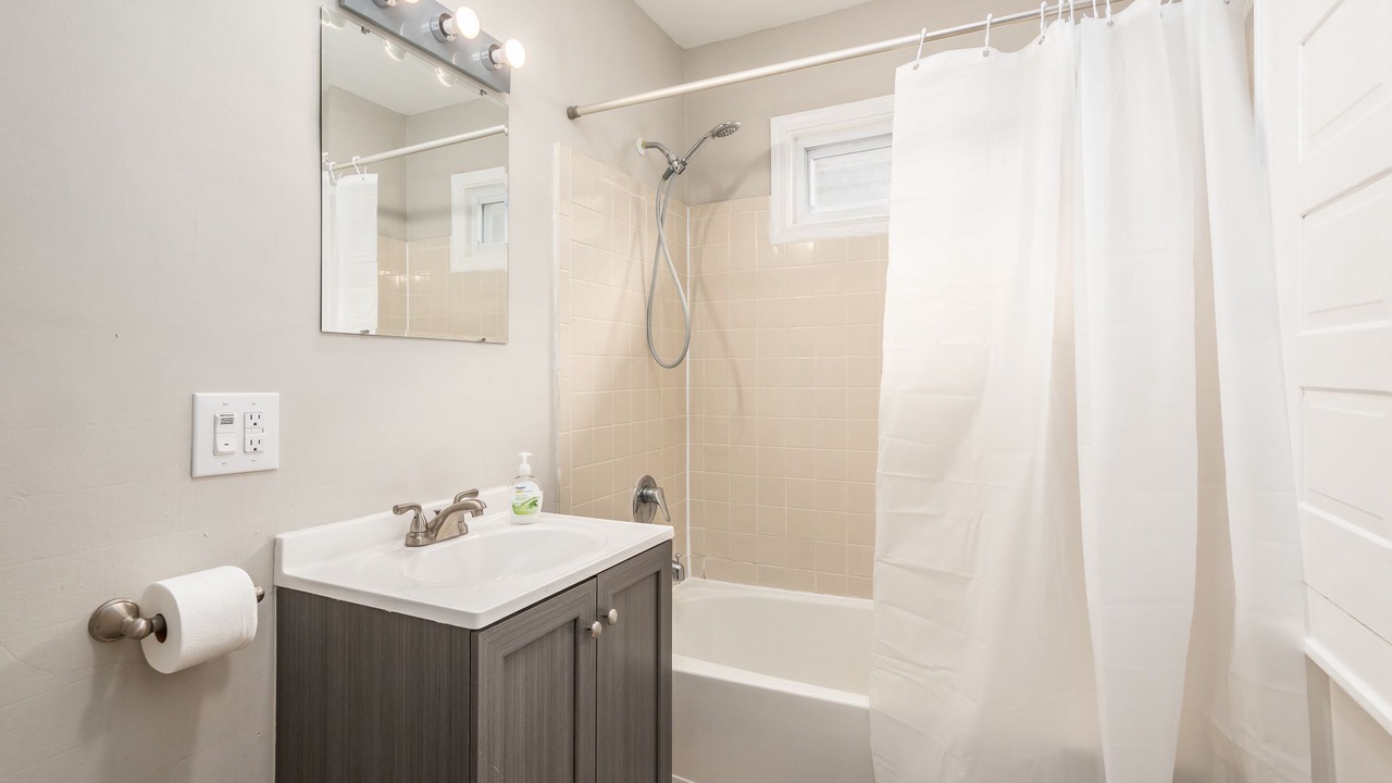 Photo of Bathroom in Old North Columbus