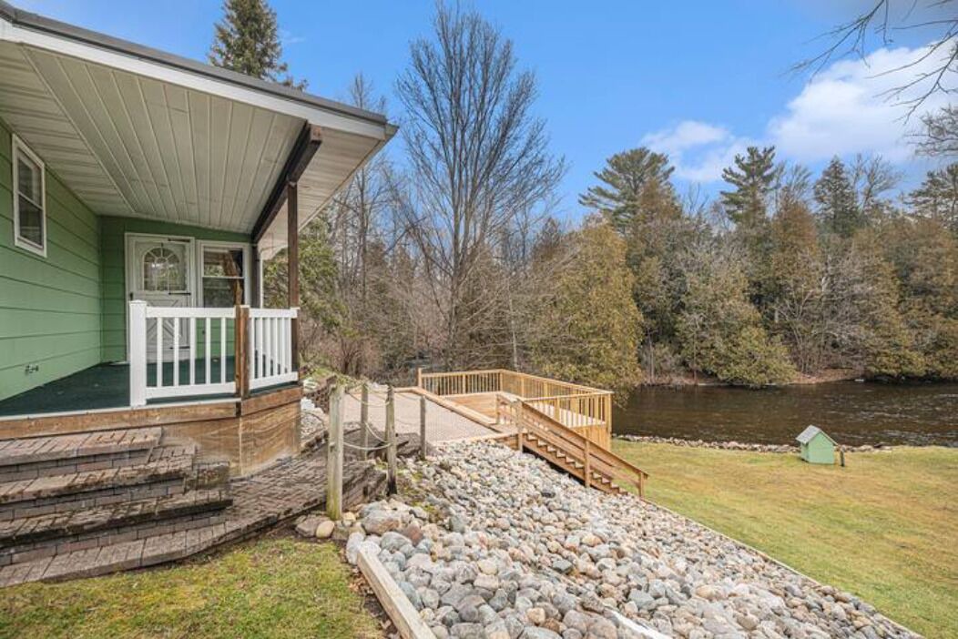Photo of Patio Balcony in White Cloud