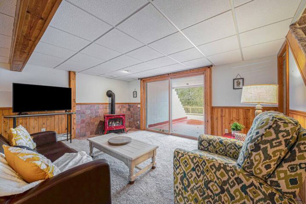 Photo of Livingroom in White Cloud