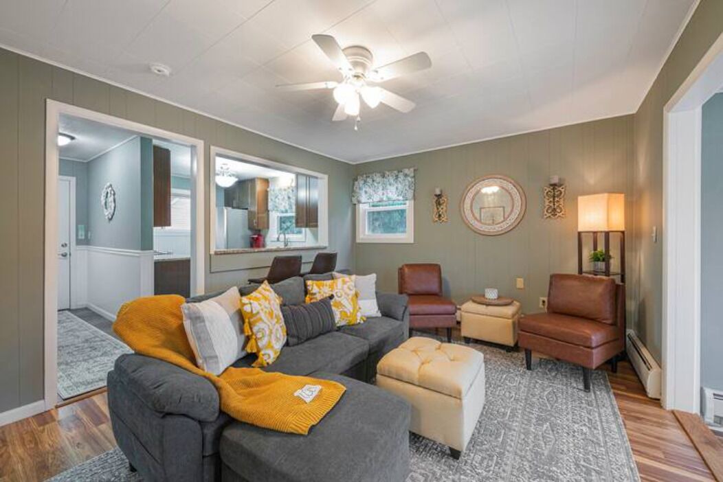 Photo of Livingroom in White Cloud