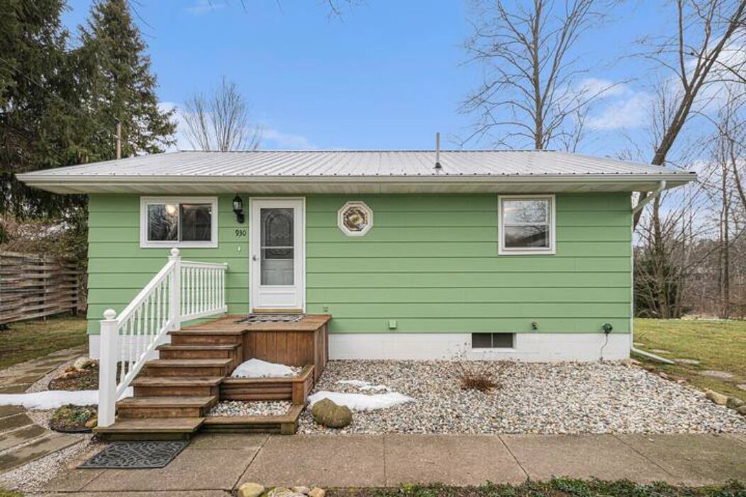 Photo of Outdoor in White Cloud