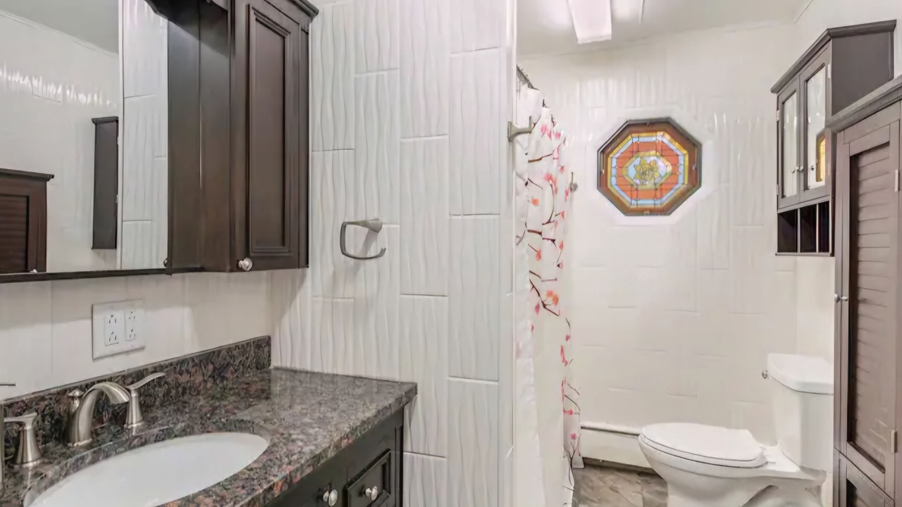 Photo of Bathroom in White Cloud
