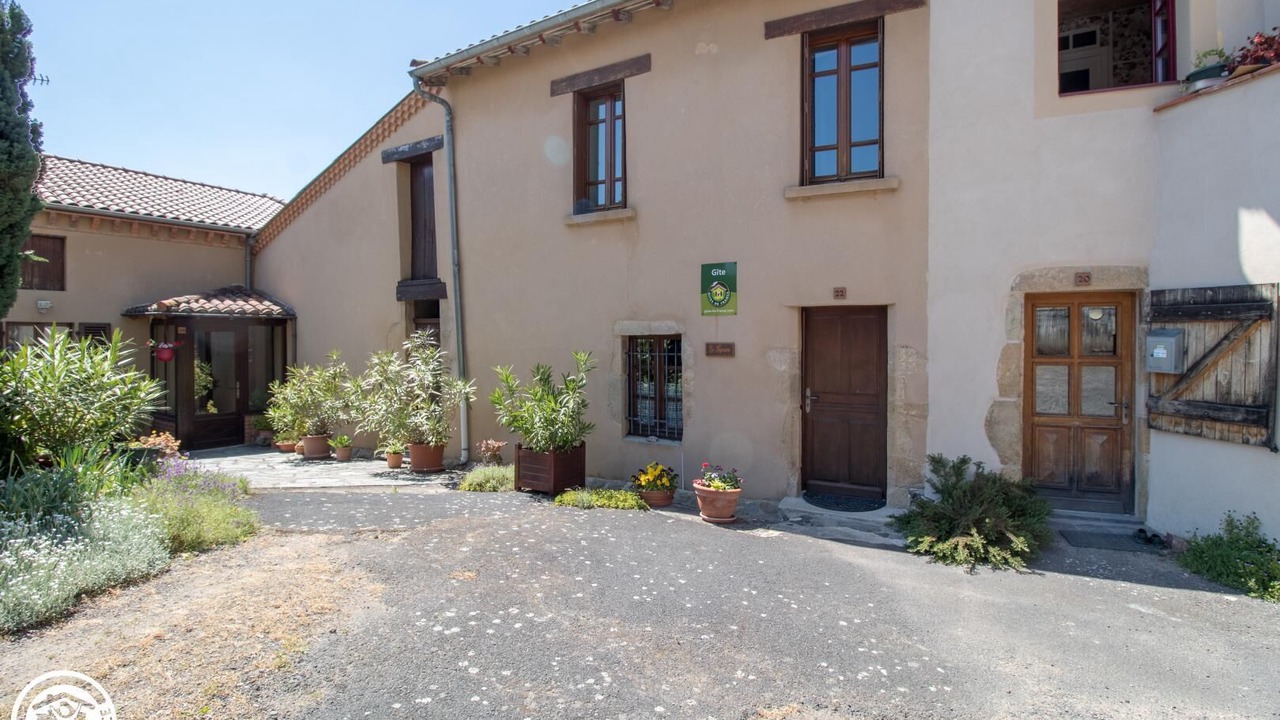 Photo of Outdoor in Usson