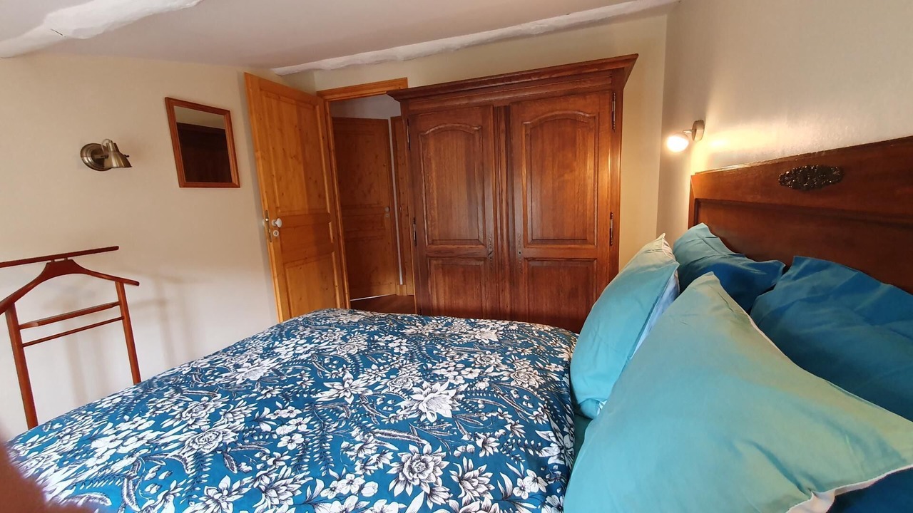 Photo of Bedroom in Saint-Saturnin