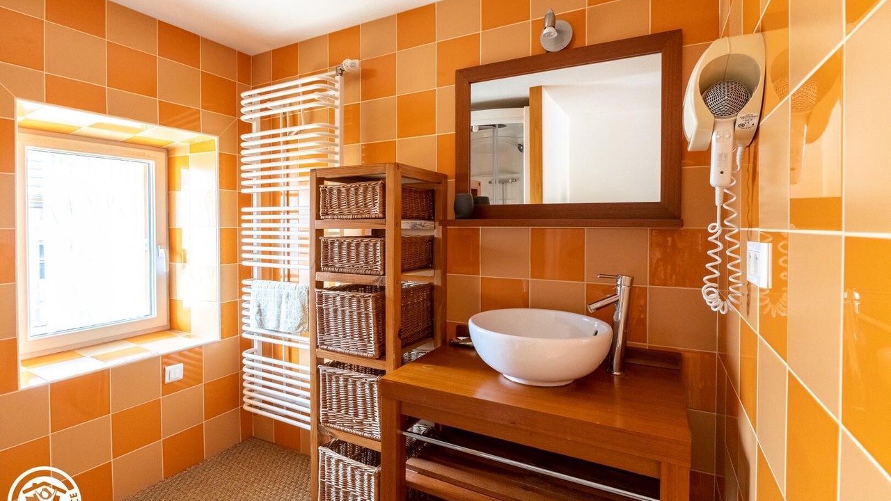 Photo of Bathroom in Charbonnieres-les-Varennes
