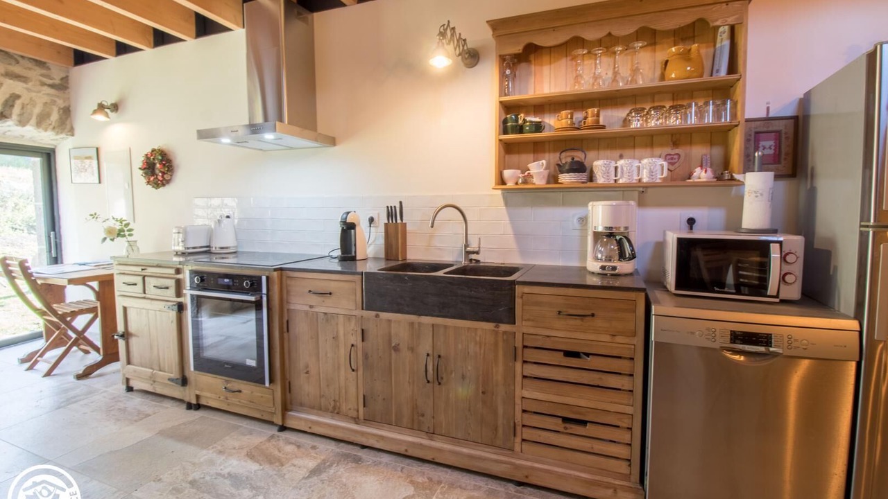 Photo of Kitchen in Chambon-sur-Lac