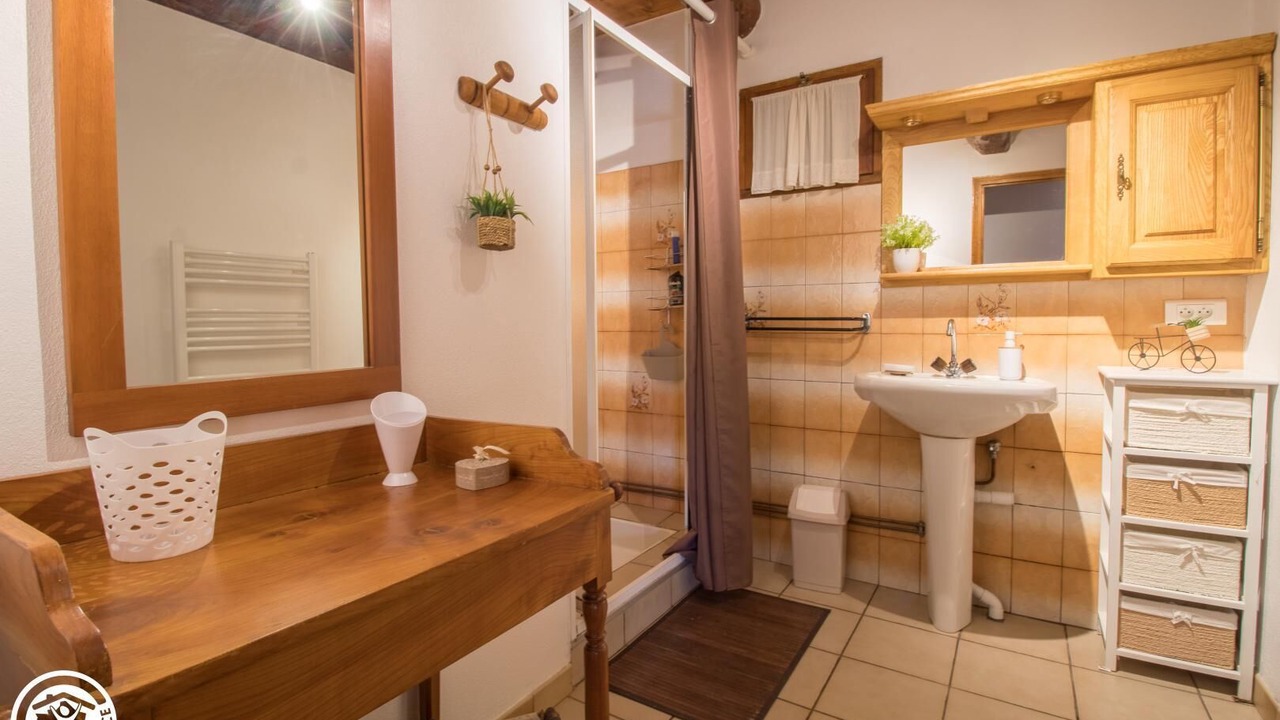 Photo of Bathroom in Saint-Romain