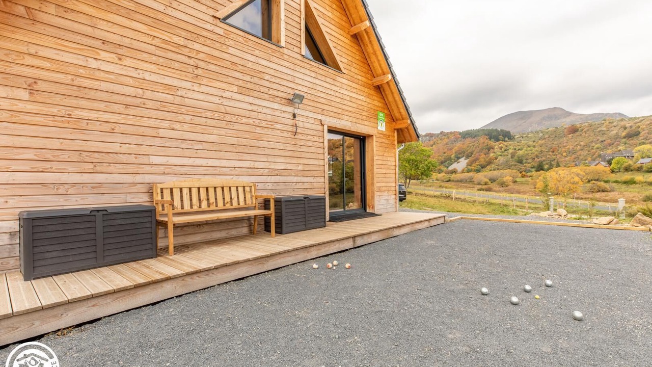 Photo of Patio Balcony in Chambon-sur-Lac