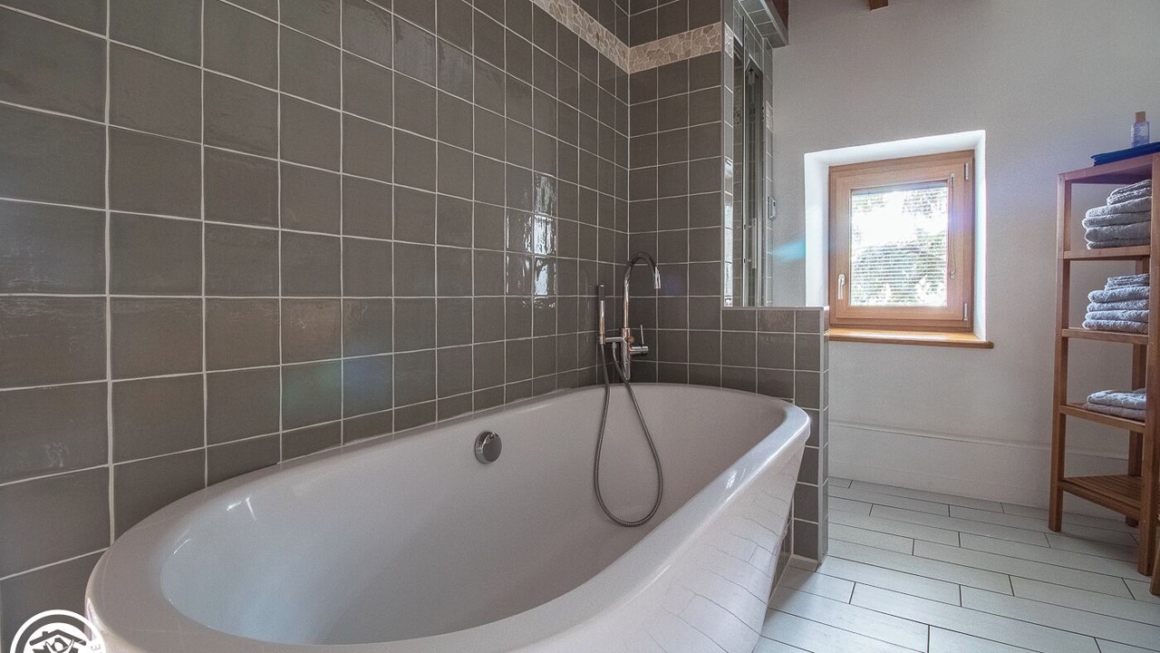Photo of Bathroom in Charbonnieres-les-Varennes