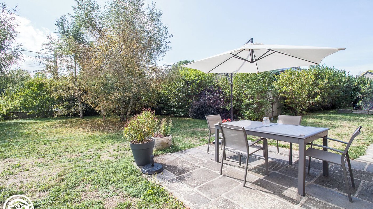 Photo of Outdoor in Charbonnieres-les-Varennes
