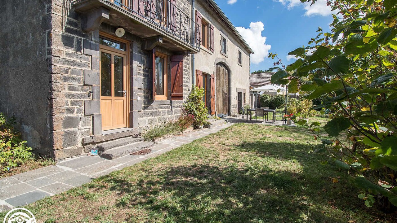 Photo of Outdoor in Charbonnieres-les-Varennes