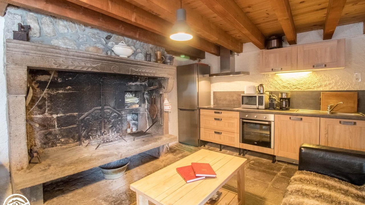 Photo of Kitchen in Chambon-sur-Lac