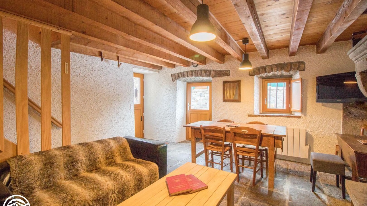 Photo of Livingroom in Chambon-sur-Lac