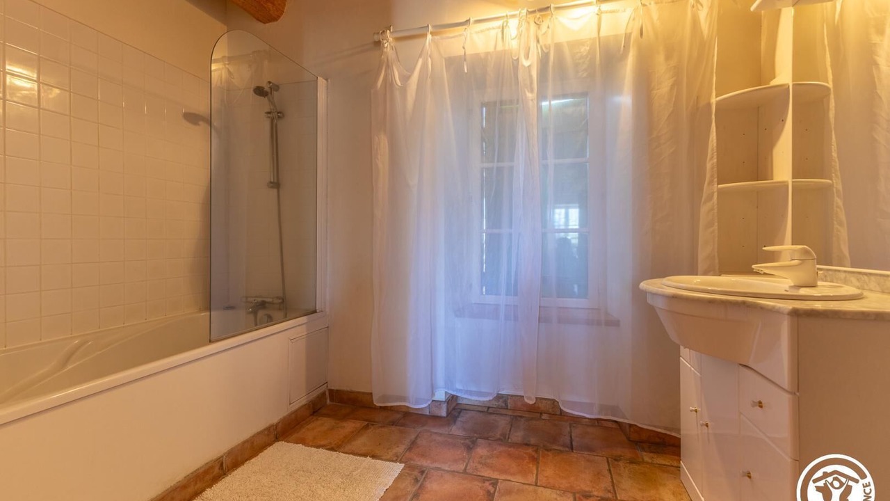 Photo of Bathroom in Tauves