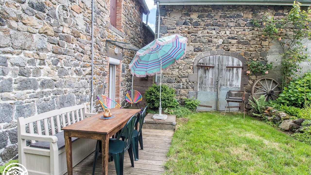 Photo of Outdoor in Charbonnieres-les-Varennes