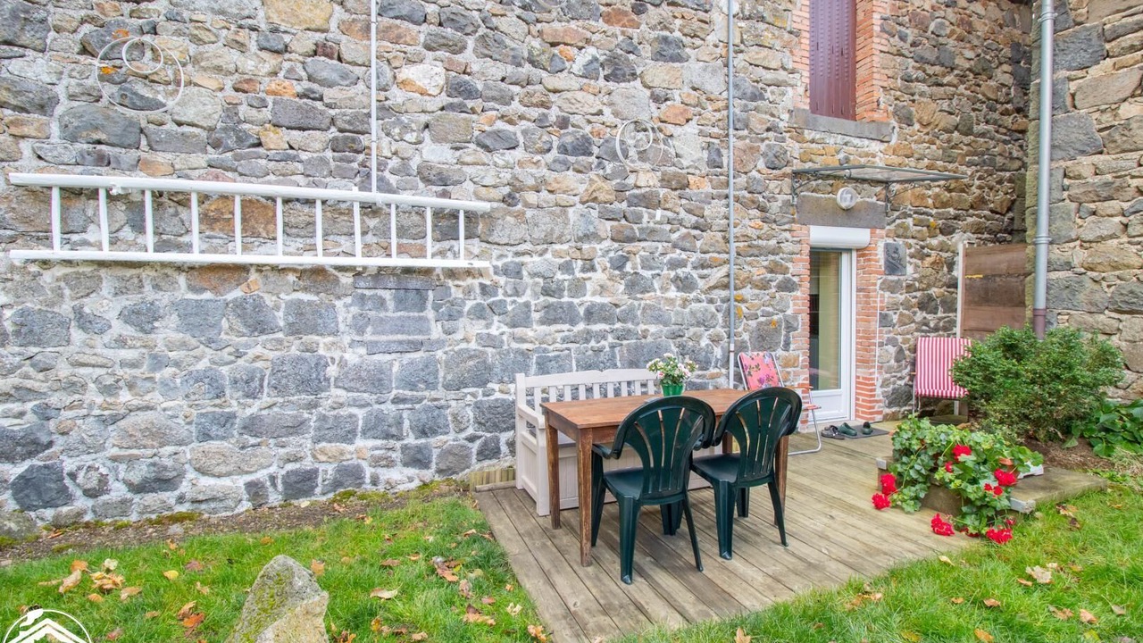 Photo of Outdoor in Charbonnieres-les-Varennes